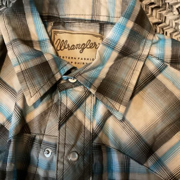 Wrangler Men's Size Medium Pearl Snap Button Up Short Sleeve Western Shirt - Picture 3 of 3